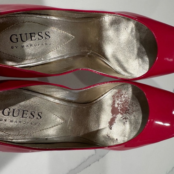 Guess by Marciano Pointed Toe Patent Heel - Picture 7 of 7
